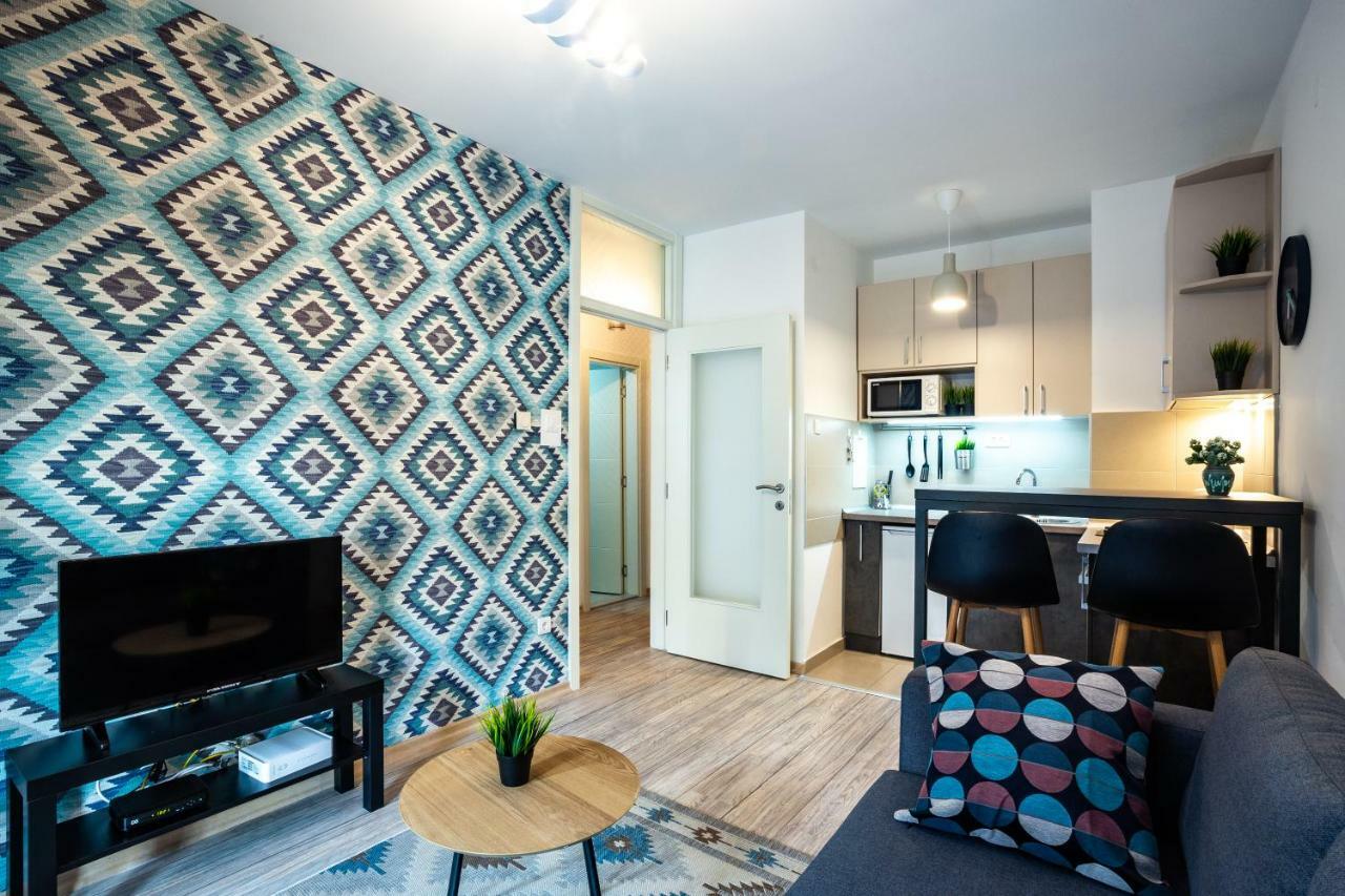 Апартаменти Modern Naive Downtown With Free Private Garage-Fast Wi-Fi Новий Сад Екстер'єр фото