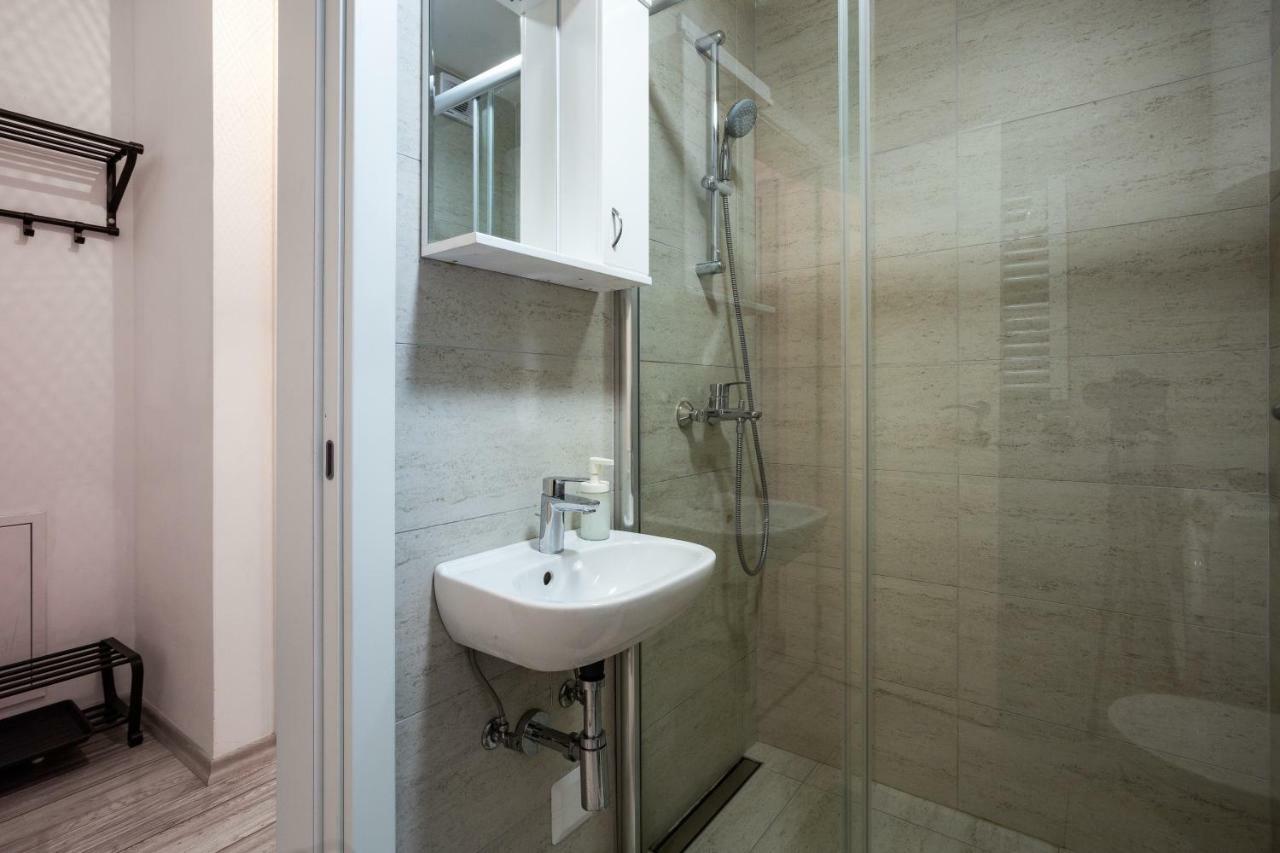 Апартаменти Modern Naive Downtown With Free Private Garage-Fast Wi-Fi Новий Сад Екстер'єр фото
