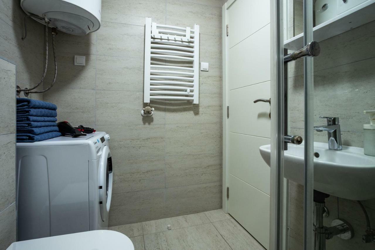 Апартаменти Modern Naive Downtown With Free Private Garage-Fast Wi-Fi Новий Сад Екстер'єр фото